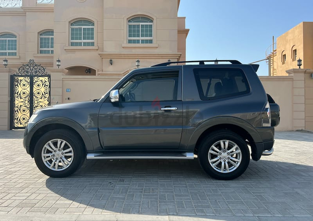 Mitsubishi Pajero 3 Door GLS TOP 3.8L GCC full service history free accident and paint