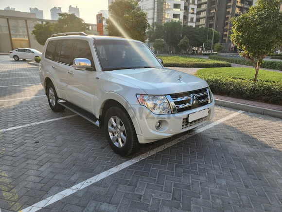 MITSUBISHI PAJERO PLATINUM GLS 2014 GCC SPECS FULL OPTION