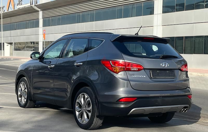 WELL MAINTAINED- 2016 HYUNDAI SANTA FE 3.3 V6 - ACCIDENT FREE - IN A VERY GOOD CONDITION - GCC SPECS