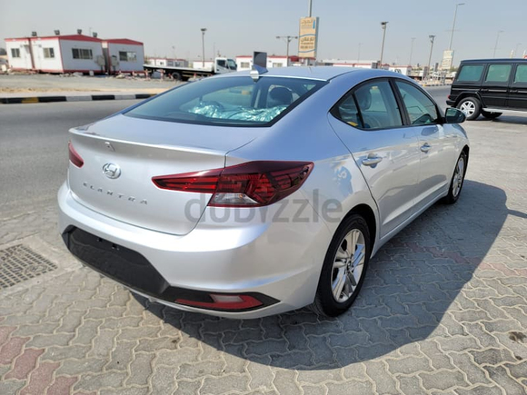 2019!! | ** Hyundai Elantra **| ** Clean car ** | Metallic Silver Color