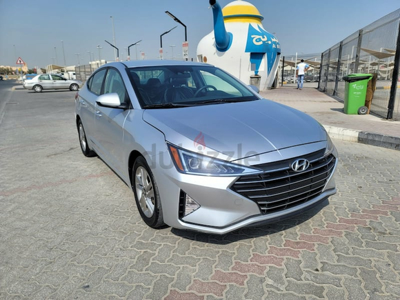 2019!! | ** Hyundai Elantra **| ** Clean car ** | Metallic Silver Color