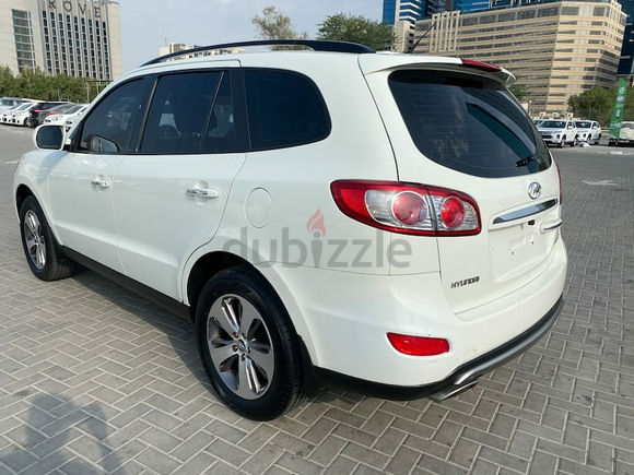 HYUNDAI SANTA FE 2.4 V 4 GLS 2012 GCC SPECS FULL AUTO GOOD CONDITION ACCOUNT FREE AED 25000