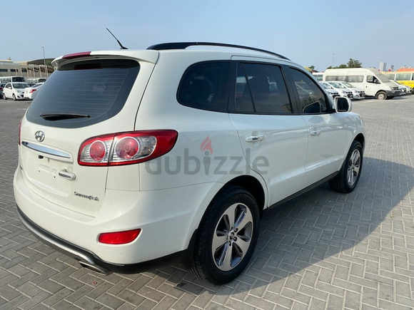 HYUNDAI SANTA FE 2.4 V 4 GLS 2012 GCC SPECS FULL AUTO GOOD CONDITION ACCOUNT FREE AED 25000